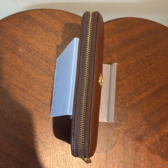 Tory Burch   Long wallet  zippy wallet leather  brown / gold tone good condition - Picture 7 of 16